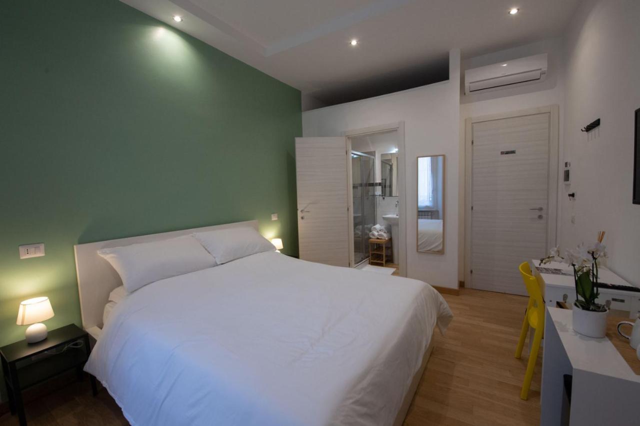 Domus Castroni Germanico Bed & Breakfast Rome Bagian luar foto