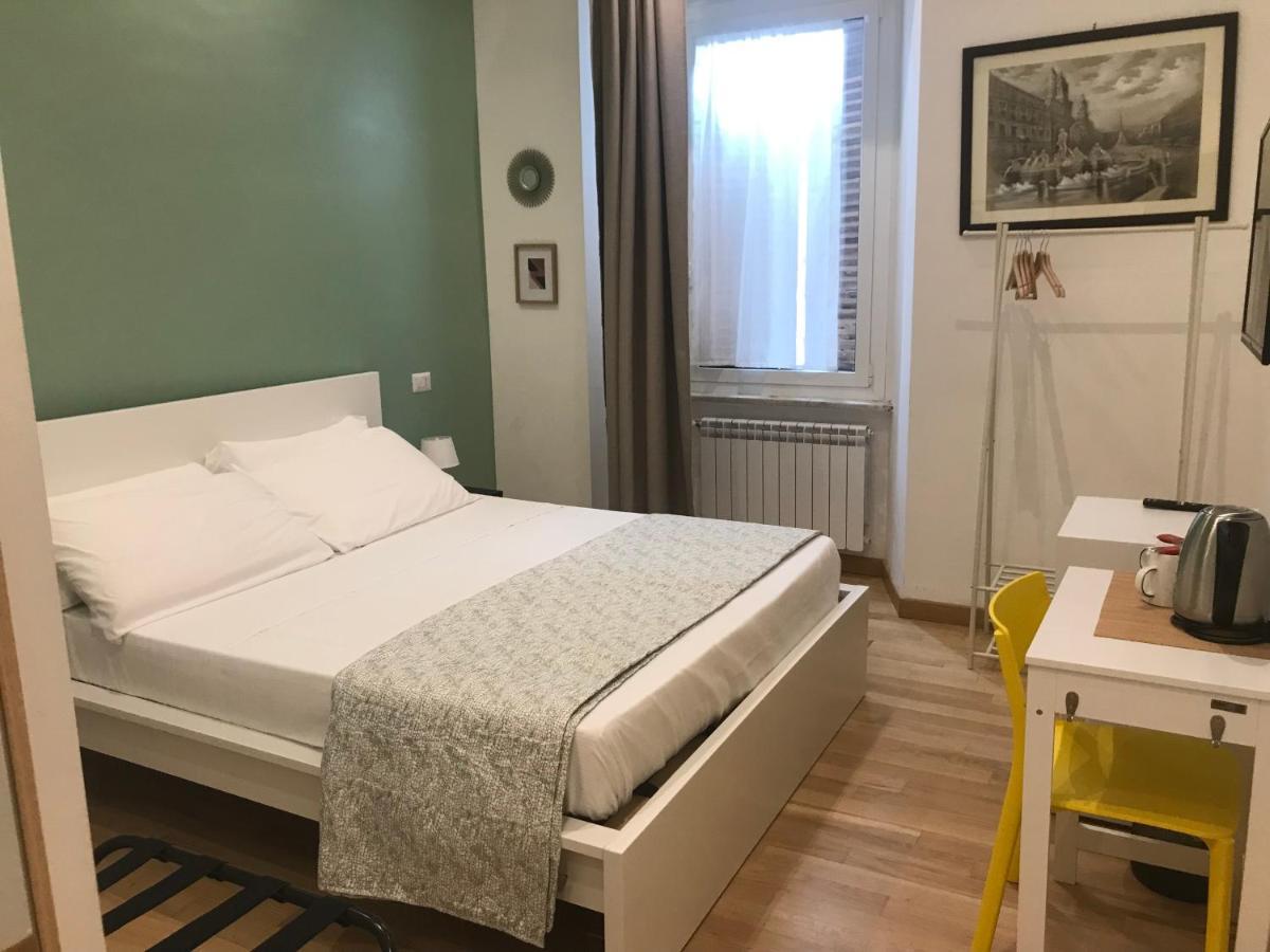 Domus Castroni Germanico Bed & Breakfast Rome Bagian luar foto