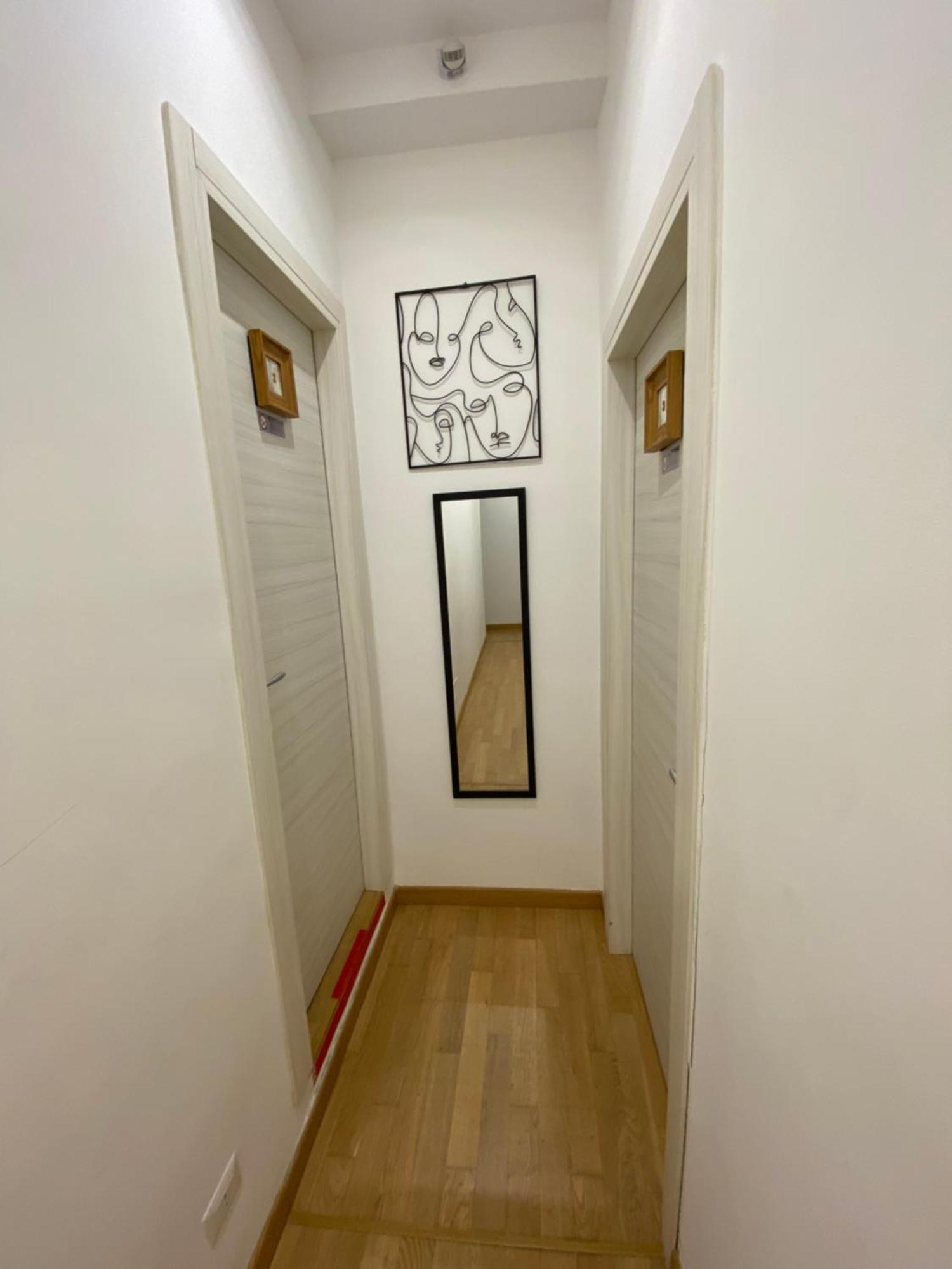 Domus Castroni Germanico Bed & Breakfast Rome Bagian luar foto